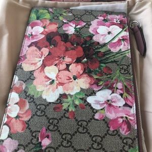 Gucci floral zipper pouch - brand new in box